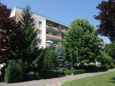 Frisch saniert & Familienfreundlich/3-Raum-Wohnung mit Balkon im Grünen