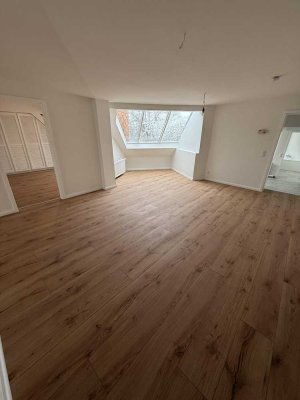 Bezugsfreies 3-Zimmer-Penthouse mit Dachterrasse - frisch saniert,