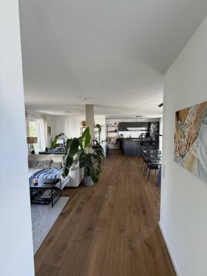Wunderschöne lichtdurchflutete Neubauwohnung mit Südbalkon in Innenstadtnähe