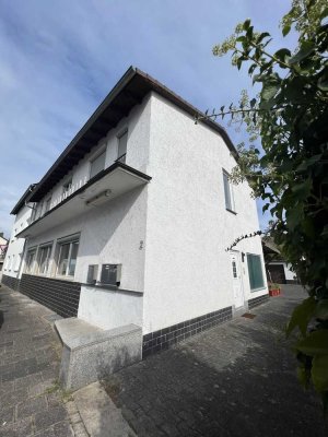 VHB: Mehrfamilienhaus mit 2 Wohnungen und 6 Garagen zu verkaufen: Hanau-Steinheim
