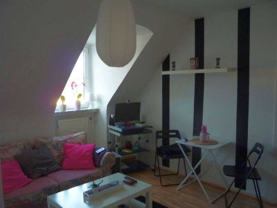 Modernisierte DG-Wohnung mit zwei Zimmern und EBK in Unna-Königsborn