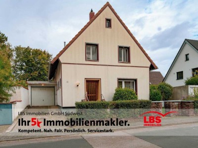 Harmonisches Wohnen in einem Einfamilienhaus mit großem Garten und Garage