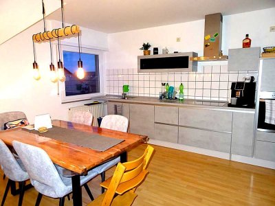 Schöne, helle 3 ZKB Dachgeschoßwohnung mit sonnigem Balkon