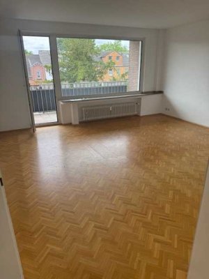 Stilvolle 3-Raum-Wohnung mit Balkon und Garage in Meerbusch