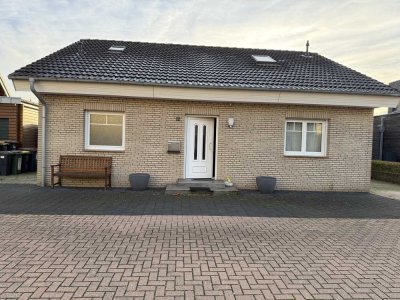 Freistehendes Einfamilienhaus mit Grossem Garten in ruhiger Strasse