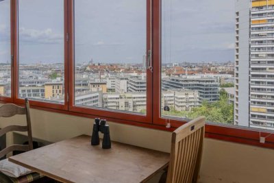 Sensationeller Ausblick über München! 
2-Zimmer-Wohnung im 15. Stock mit Wintergarten und Loggia