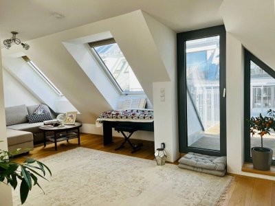 Helle Dachgeschosswohnung, 2 Terrassen nahe U1 Vorgartenstraße