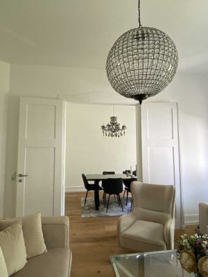 Stilvoll sanierter 4-Zimmer-Altbau mit Wintergarten – möbliert ODER unmöbliert