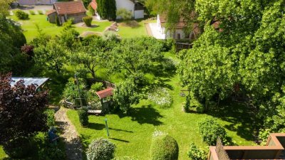 Frei gestalten - Alles ist möglich! Großes EFH oder zwei Wohnungen - Eigener Park oder Bauplatz!