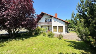 Helles, großes Einfamilienhaus mit Einliegerwohnung und Büro, Praxis oder Ferienwohnung