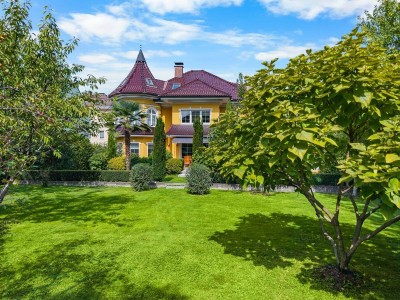 Neubau-Villa mit parkähnlichem Garten: elegantes Stadt-Domizil oder repräsentativer Firmensitz