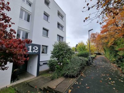 Gepflegte Erdgeschoss-Wohnung mit 2 Zimmern und großem Balkon in ruhiger Lage
