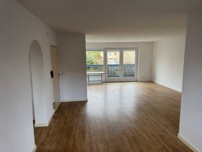 Helle und ruhige 4-Zimmer-Wohnung mit gehobener Ausstattung