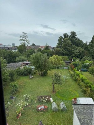 Freistehendes Haus in Frankfurt Schwanheim mit großem Garten