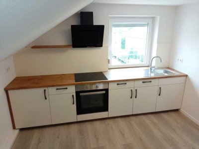Einziehen & wohlfühlen: Möblierte 2-Zimmer-Wohnung mit Balkon und Stellplatz