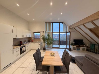 TOP INVESTMENT - Hochwertig modernisierte 2-Zimmer-Wohnung im Loft-Stil mit Traum-Ausblick ins Grüne