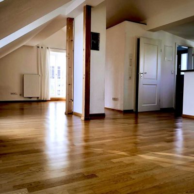 Lichtdurchflutete, attraktive Dachgeschosswohnung