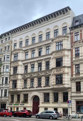 Großzügige 2- Zimmer Altbauwohnung mit Aufzug am Hasselbachplatz