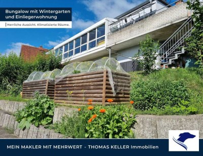 Bungalow mit Einliegerwohnung, Wintergarten und herrlichem Ausblick