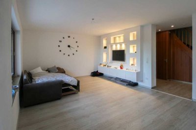 Freistehendes Familienhaus mit großem Garten, Balkon, Garage und Raum für Ihre eigenen Ideen
