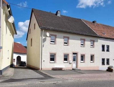 Einfamilienhaus im Dorfkern von Oberstadtfeld