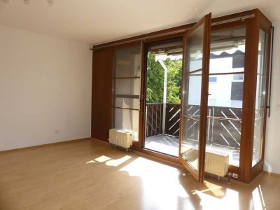 Charmante 1-Zimmer-Dachgeschosswohnung mit Loggia und TG-Stellplatz in Steinheim