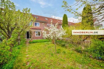 IMMOBERLIN.DE - Charmantes Reihenhaus mit Sonnengarten & Potential in familiär ländlicher Lage
