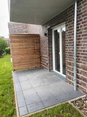 Neuwertige Erdgeschosswohnung mit zwei Zimmern sowie Terasse und Einbauküche in Hannover