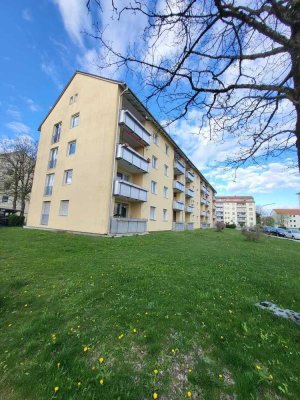 Am Römerhang: Sanierte 3-Zimmer-Wohnung mit Südbalkon