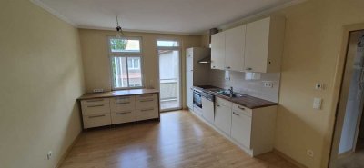 3 Zimmern mit EBK,Klima,Balkon,Internet