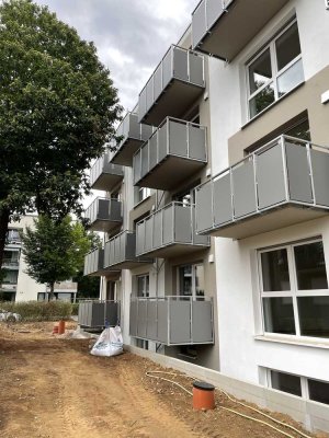 Erstbezug: schönes 1 Zimmer in WG-Wohnung mit Balkon