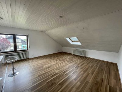 Großzügige 2 Zimmer Dachgeschosswohnung