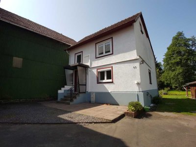 Kleines Einfamilienhaus mit Gartenanteil und Pkw-Stellplatz in Ortsrandlage von Mücke/Ruppertenrod