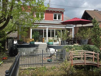 Großzügiges Einfamilienhaus mit parkähnlichem Garten in Windesheim