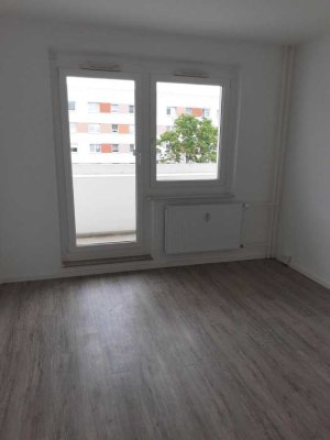 Schöne 2 RWE Wohnung mit Balkon, Dusche in Grimma zu vermieten!
