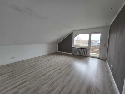 Moderne Dachgeschosswohnung mit Balkon