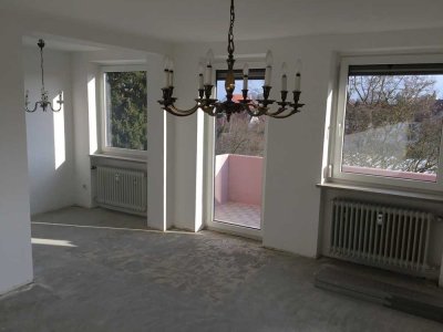Komfortable helle, renovierte 2,5-Zimmer-Wohnung mit Balkon und Einbauküche in Neuburg