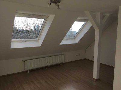 Großzügige, modernisierte Dachgeschosswohnung Stadtnähe Mülheim in gepflegtem 4-Familienhaus