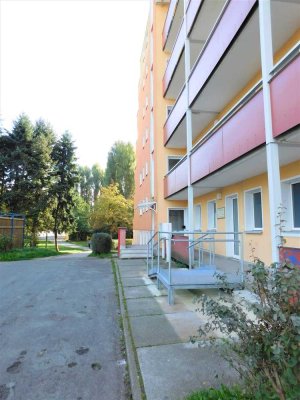 "Hochparterre Wohnvergnügen: Geräumige 3-Zimmer-Wohnung mit Balkon - Ihr neues Zuhause !"