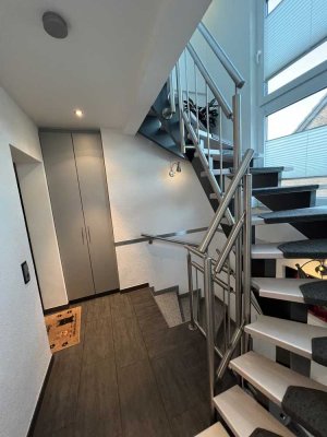 Vollständig renovierte 4-Raum-Wohnung mit Balkon und Einbauküche in Herzogenrath