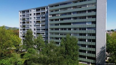 4-Zimmer-Wohnung mit Loggia in Top-Lage – ideale Startwohnung mit großem Gestaltungspotenzial