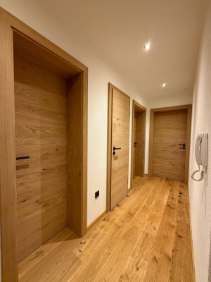 Sadrach-Hötting! Exklusiv sanierte Wohnung in Toplage! Provisionsfrei
