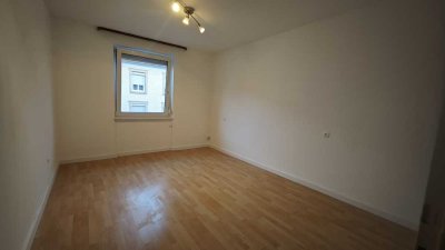 Von privat: helle 2-Zimmer-Wohnung in Toplage Stuttgart Süd