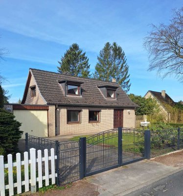 Helles 4-Zimmer-Einfamilienhaus mit großzügigen Garten in Langenhorn, Hamburg