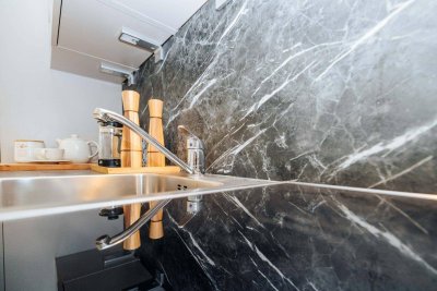 1 MONAT MIETFREI I AB SOFORT I XL-TERRASSE I TOP-KÜCHE I SEHR HELL & RUHIG I BADEWANNE I WG TAUGLICH I MODERN SANIERT I LICHTDURCHFLUTET I SEHR ZENTRALE LAGE AM STADTPARK I