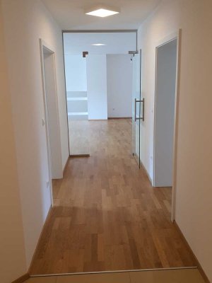 Attraktive 3-Zimmer-Wohnung mit Balkon und Einbauküche in Nittenau