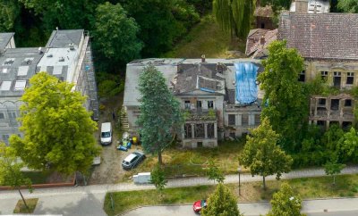 Sagenhafte Villa auf großem Grundstück zur Kernsanierung mit historischer Trinkwasserquelle