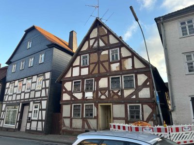 Total sanierungsbedürftiges leerstehendes Fachwerkhaus