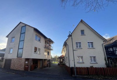 Idyllisches Wohnensemble - drei Wohnhäuser mit viel Platz auf großem Grundstück.