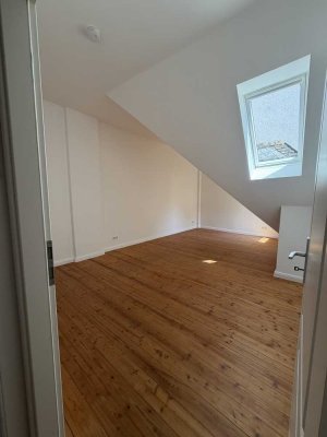 Altbau trifft Bestlage – 2-Zimmer-Wohnung mit besonderem Flair